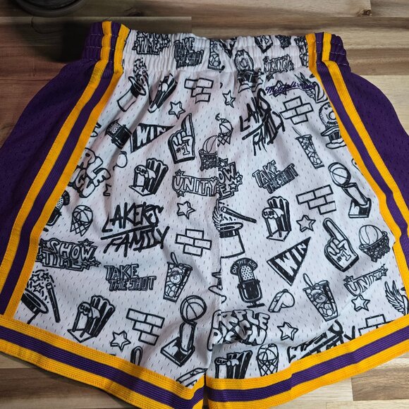 Mitchell & Ness Doodle Shorts Sz XL Los Angeles Lakers Graffiti - Picture 5 of 5